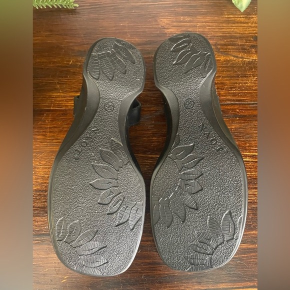 Naot Leather Sandals Wedge Heel Black Strappy Flower Accent Size‎ 36 - Picture 4 of 5